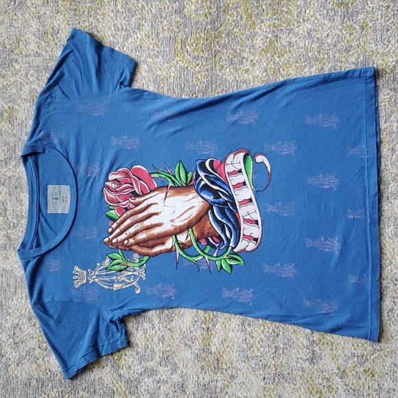 Christian Audigier Tops - Christian Audigier Faith Praying Hands Graphic Women's Medium Tshirt